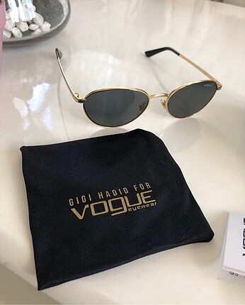 VOGUE GİGİ HADİD