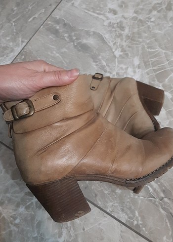 Bej Deri Tokalı Kadın Botu - Görsel 2