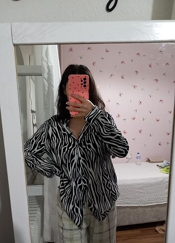 Zebra desenli gömlek
