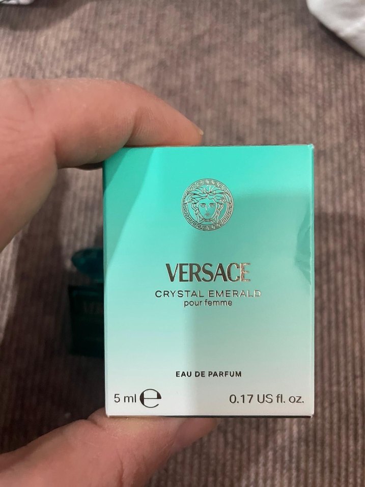 Versace Crystal Emerald Kadın Parfümü 5 ml - Görsel 5