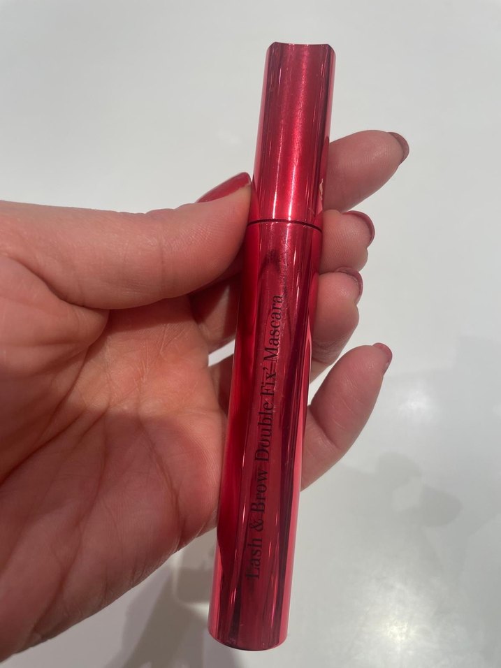 Kırmızı Parlak Maskara - Görsel 3