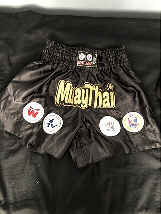 Muay thai şortu 1 kere giyildi yenidir bedeni XL alıcısına hayır
