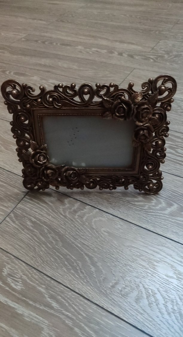 Altın Renkli Parlak Çiçek Desenli Çerçeve - Görsel 2