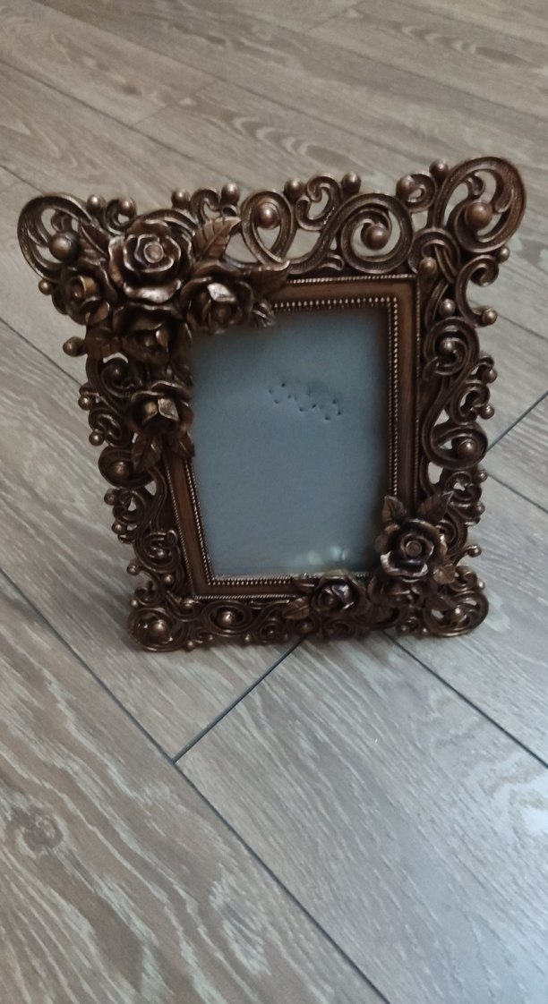 Altın Renkli Parlak Çiçek Desenli Çerçeve - Görsel 4