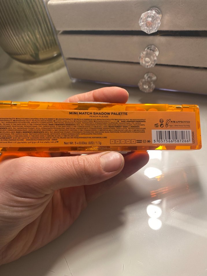 Revolution Turuncu Parlak Eyeshadow Paleti - Görsel 2
