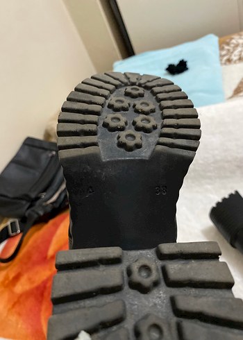 38 Beden Siyah tabanlı bot