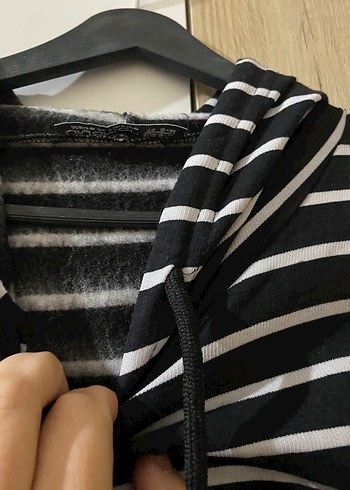 Zara Siyah Beyaz Çizgili Kadın Sweatshirt