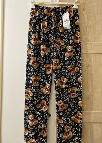 Sıfır etiketli.. beli lastikli yüksek bel ayıcıklı pijama