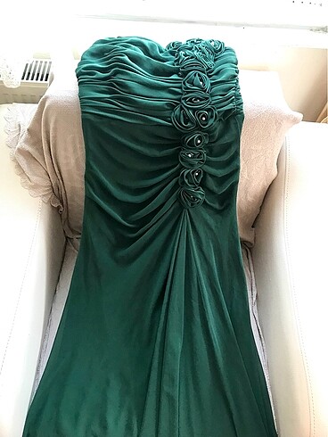 Zara Uzun gece elbisesi taşlı gül detaylı