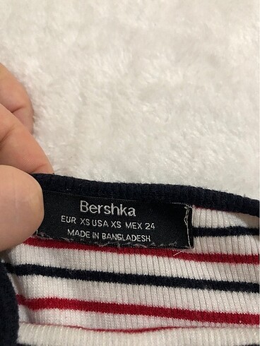 m Beden Bershka atlet büstiyer .. 3-4 kez giyildi temiz görüldüğü gibi M