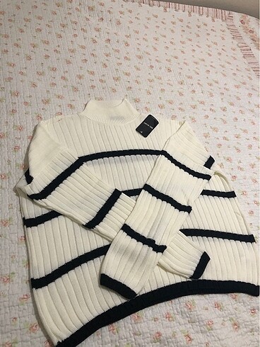 Sıfır etiketli? oversize kesim.. standart bedendir.. dokusu yumu