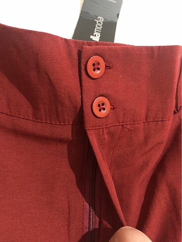s Beden bordo Renk Sıfır etiketli?Belden oturtmalı, cepli bordo etek? astarlı kumaş