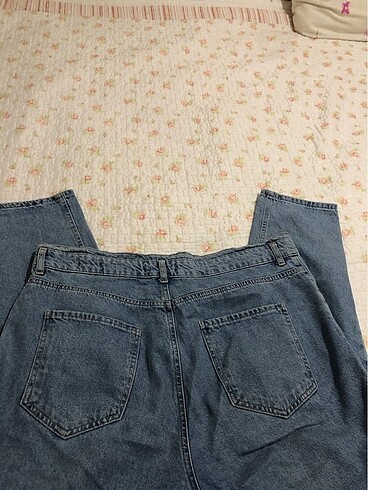 LC Waikiki Lc wakiki mom jean?. 2-3 kez giymişimdir kusuru yoktur.. yumuşak