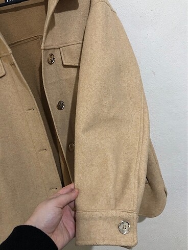 l Beden camel Renk Sıfırdır? Zara ?. Oversize ceket? Oversize olduğundan L ye kadar