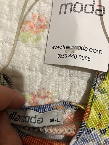 m Beden Sıfır desenli ip askılı atlet? M ile uyumlu.. marka temsli