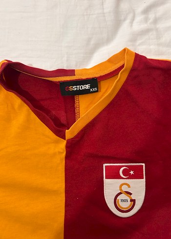 Kısa Kollu V Yaka Kırmızı-Sarı Spor Tişört - Görsel 2