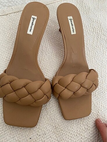 37 Beden camel Renk Stradivarius terlik