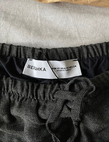 xs Beden siyah Renk Bershka fırfırlı şort etek