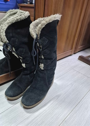 SİYAH Süet Dolgu Topuklu Kürklü Kadın Bot - Görsel 4