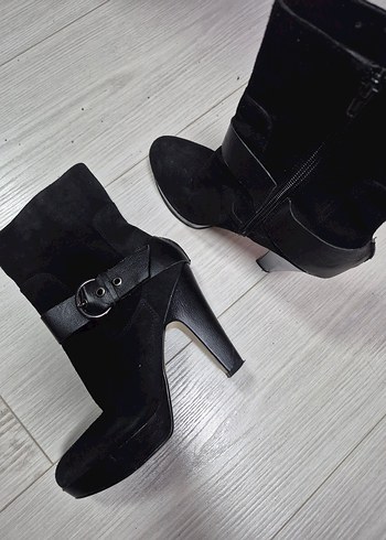 Siyah Süet Kemerli Bot - Görsel 4