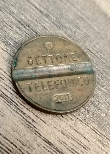 Vintage Altın Tonlu Telefon Jetonu