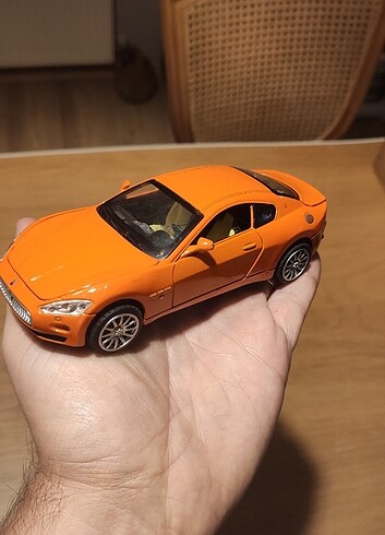 Metal Maserati araba