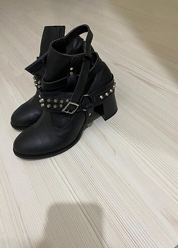 Diğer Topuklu bot