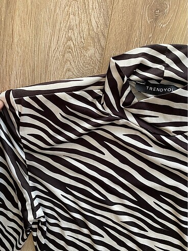 Trendyol & Milla Trendyol zebra desen vatkalı bluz