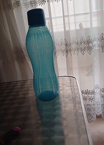 1 litrelik Tupperware suluk