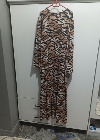 Kahverengi Zebra Desenli Uzun Elbise - Görsel 2