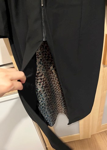 Yılan Desenli Drapeli Siyah Elbise - Görsel 5