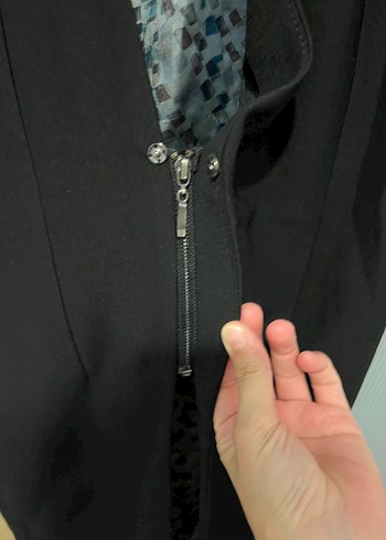 Yılan Desenli Drapeli Siyah Elbise - Görsel 4