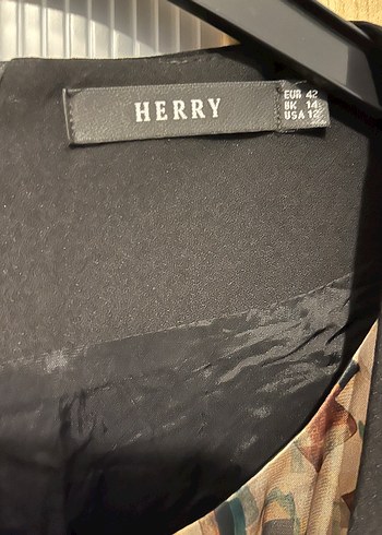 Yılan Desenli Drapeli Siyah Elbise - Görsel 3