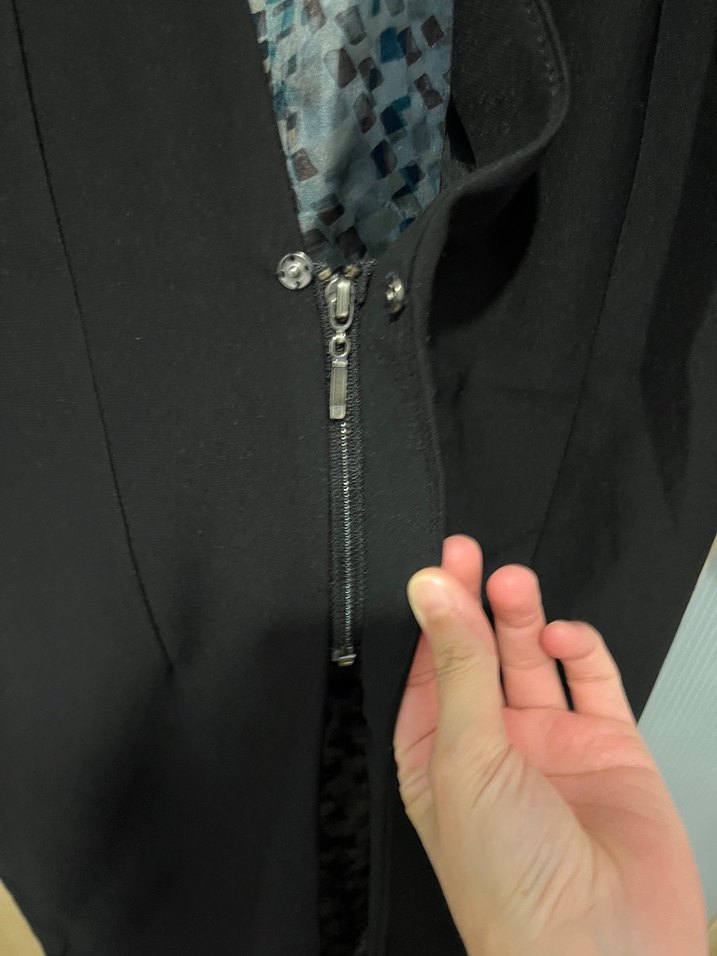 Yılan Desenli Drapeli Siyah Elbise - Görsel 4