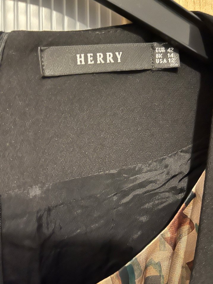 Yılan Desenli Drapeli Siyah Elbise - Görsel 3