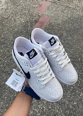 Dunk low white black 