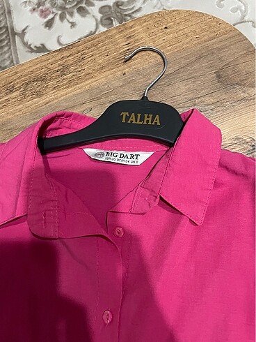 Pembe gömlek