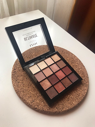 Nyx ultimate warm far paleti