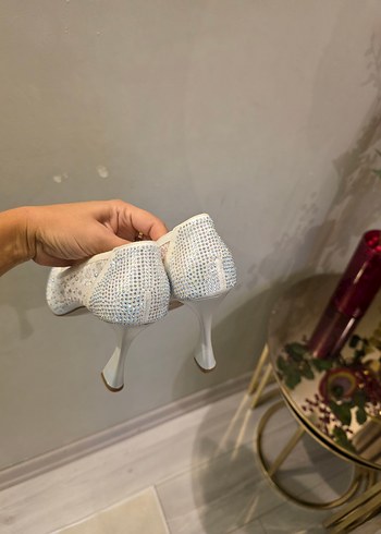 Dantel Detaylı Beyaz İnce Topuklu Kadın Ayakkabı - Görsel 7