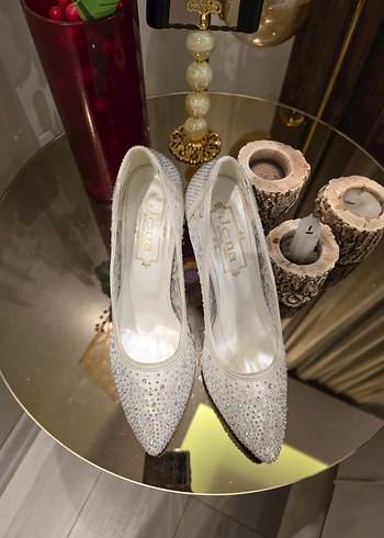 Dantel Detaylı Beyaz İnce Topuklu Kadın Ayakkabı - Görsel 2