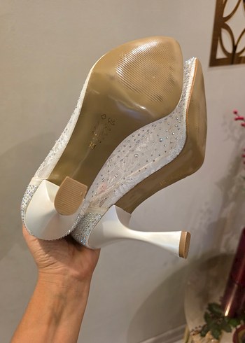 Dantel Detaylı Beyaz İnce Topuklu Kadın Ayakkabı - Görsel 9