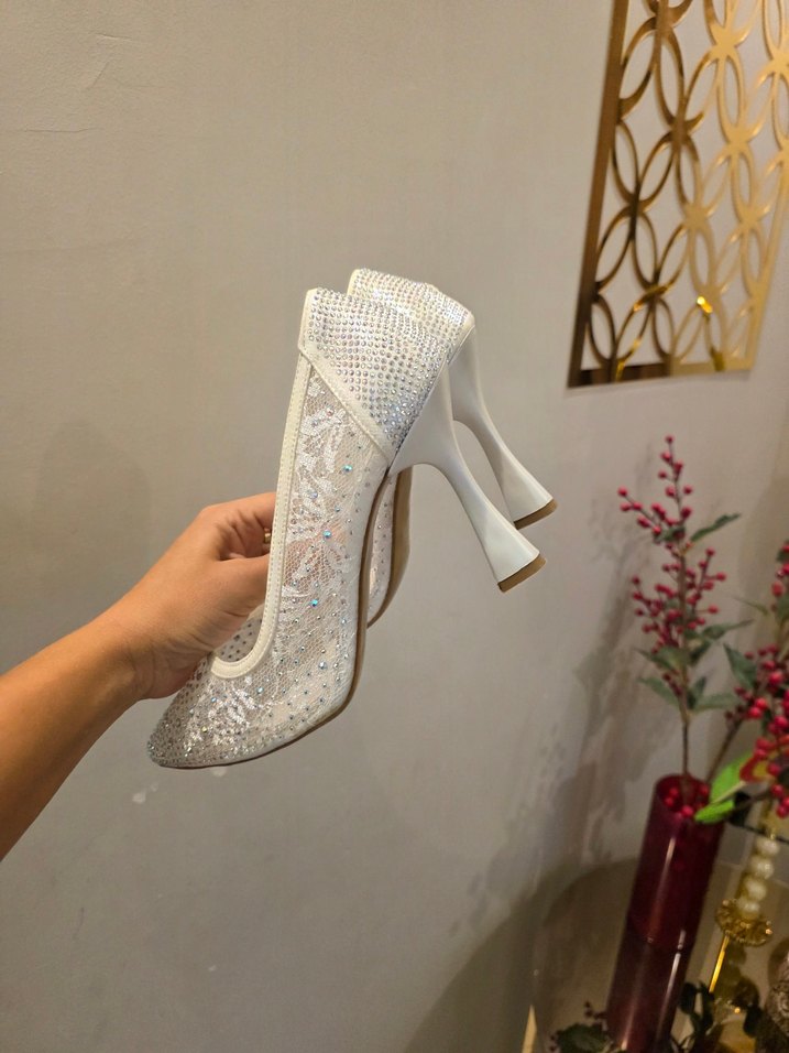 Dantel Detaylı Beyaz İnce Topuklu Kadın Ayakkabı - Görsel 5