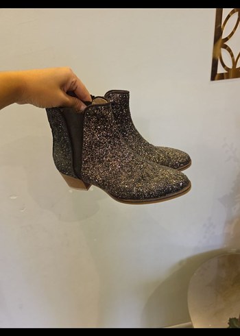 Pelinin Ayakkabıları 35