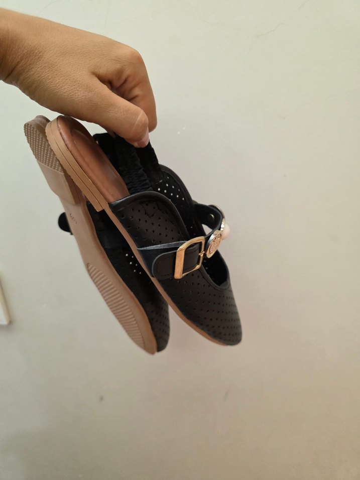 Siyah  Tokalı Kadın Babet - Görsel 4