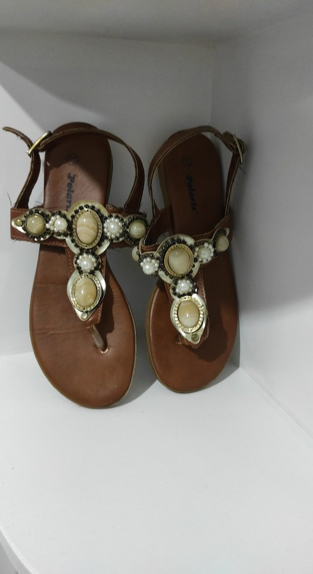 Bej Deri Boncuklu Dolgu Topuklu Kadın Sandalet - Görsel 2