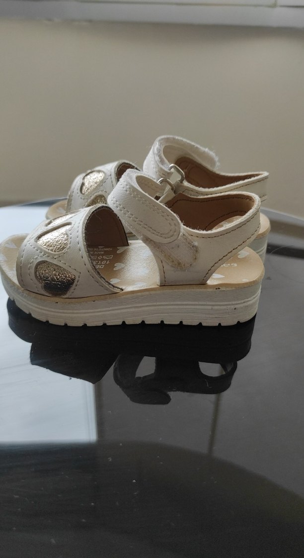 Nakışlı Beyaz Kız Çocuk Sandalet - Görsel 3