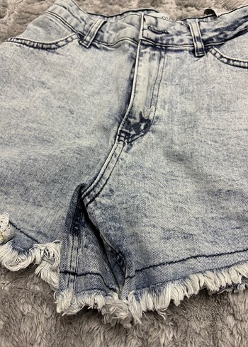 Gri Tüy Detaylı Mini Kot Şort - Görsel 4