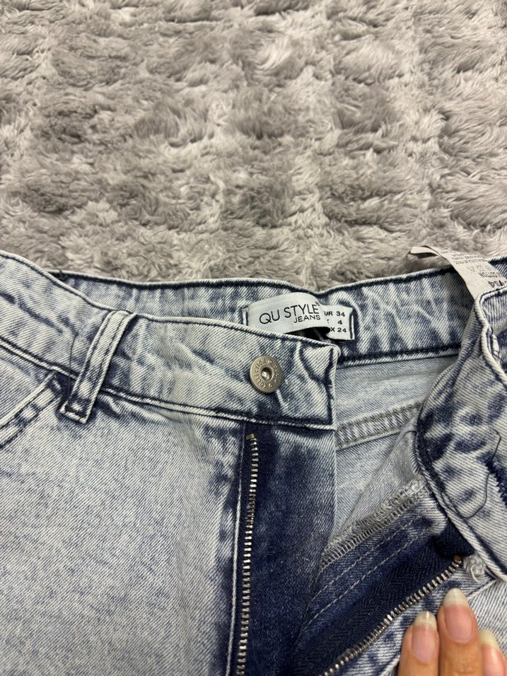 Gri Tüy Detaylı Mini Kot Şort - Görsel 2