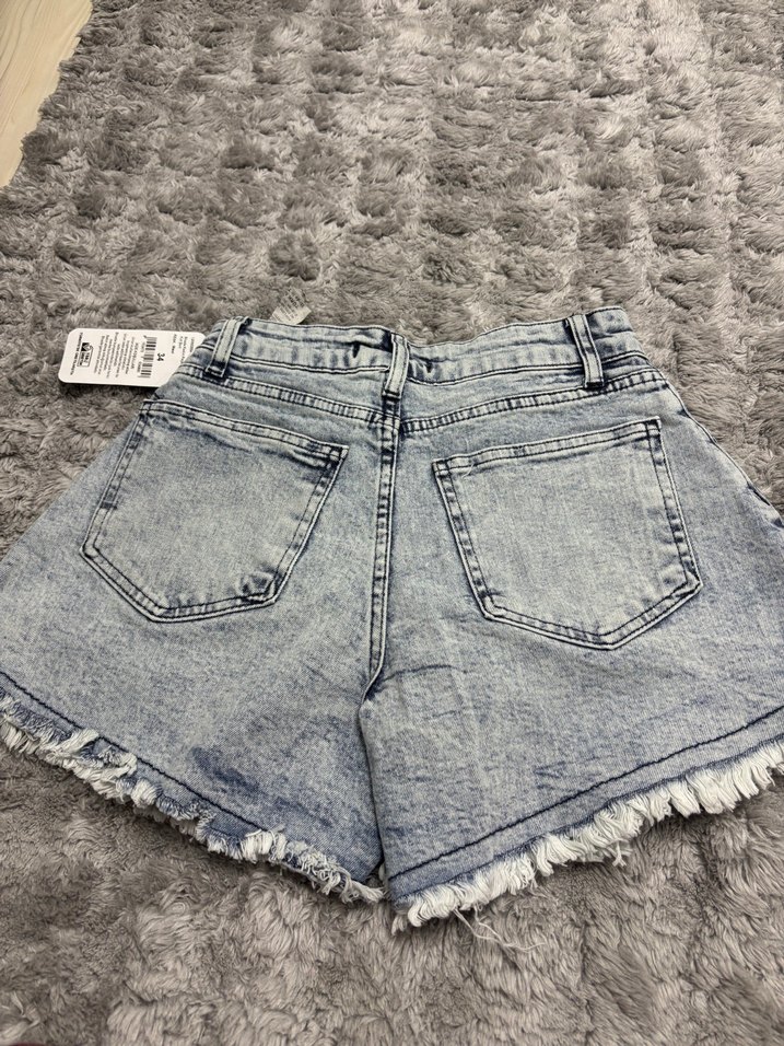 Gri Tüy Detaylı Mini Kot Şort - Görsel 3