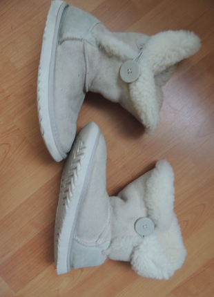 UGG bot kremrengi
